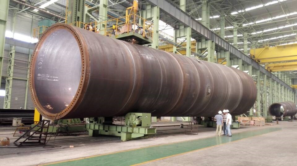 2015年9月，公司成功實(shí)施了華電集團(tuán)公司鹽城濱海北100MW海上風(fēng)電場(chǎng)建設(shè)項(xiàng)目監(jiān)造業(yè)務(wù)，實(shí)現(xiàn)了公司在海上風(fēng)電塔筒項(xiàng)目監(jiān)造業(yè)務(wù)方面零突破。.jpg